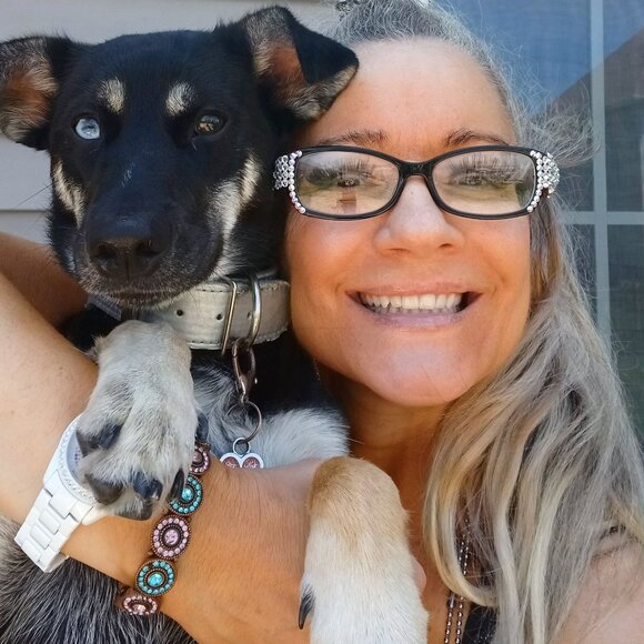 Meet your Posher, Justine - Picture 1 of 2